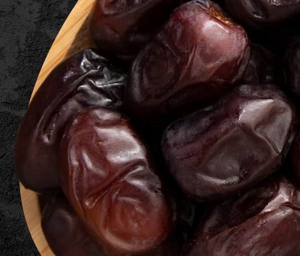 تصویر 1 از خرما مضافتی ممتاز بسته‌ بندی شده با ظاهر براق و شیک